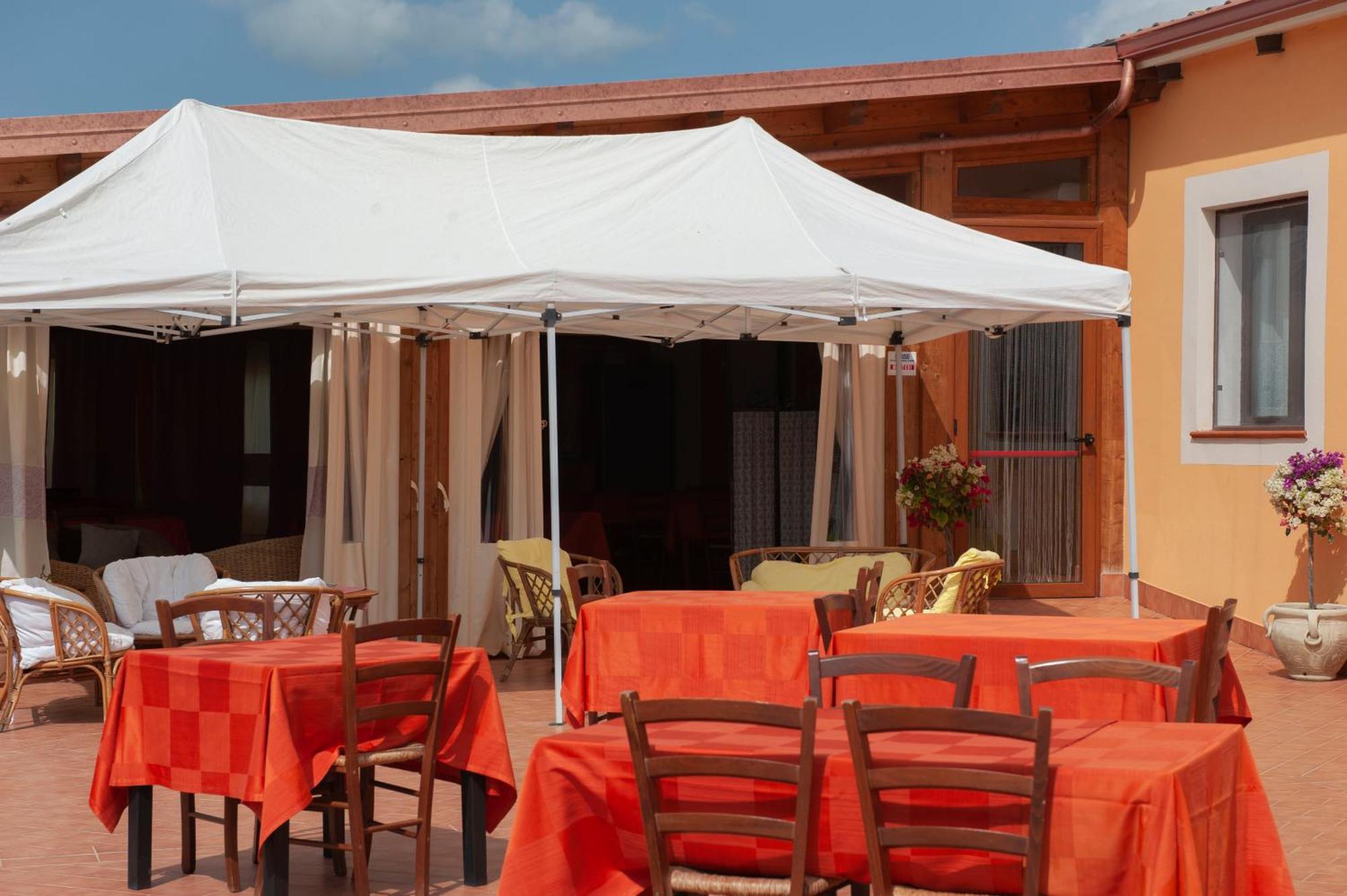 Agriturismo B&B Casteldoria Санта-Мария Экстерьер фото